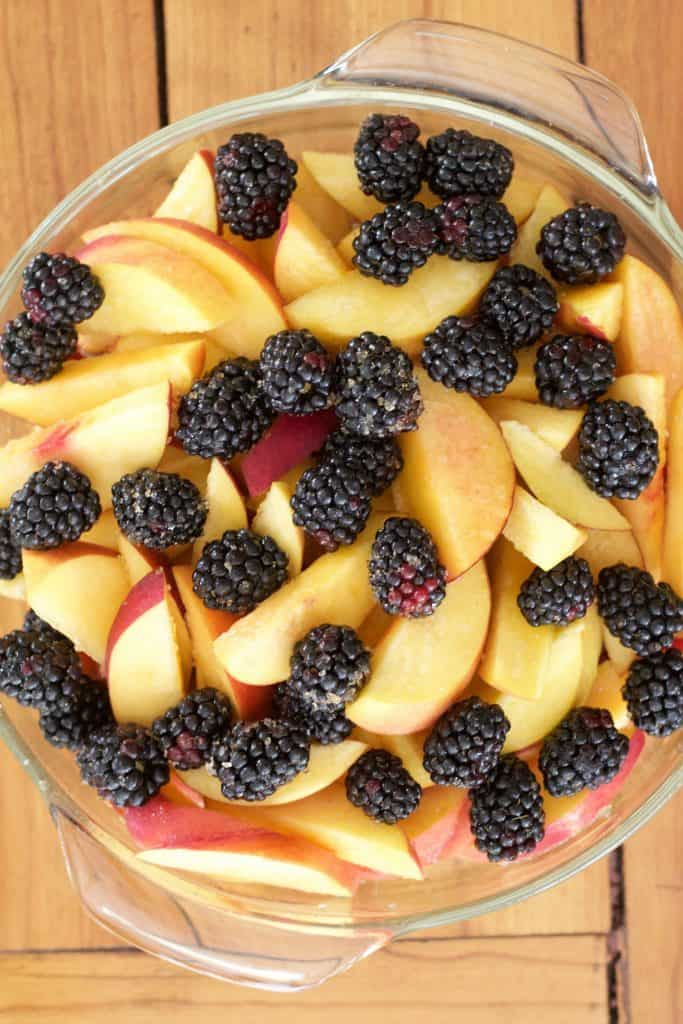 peach and blackberry crisp