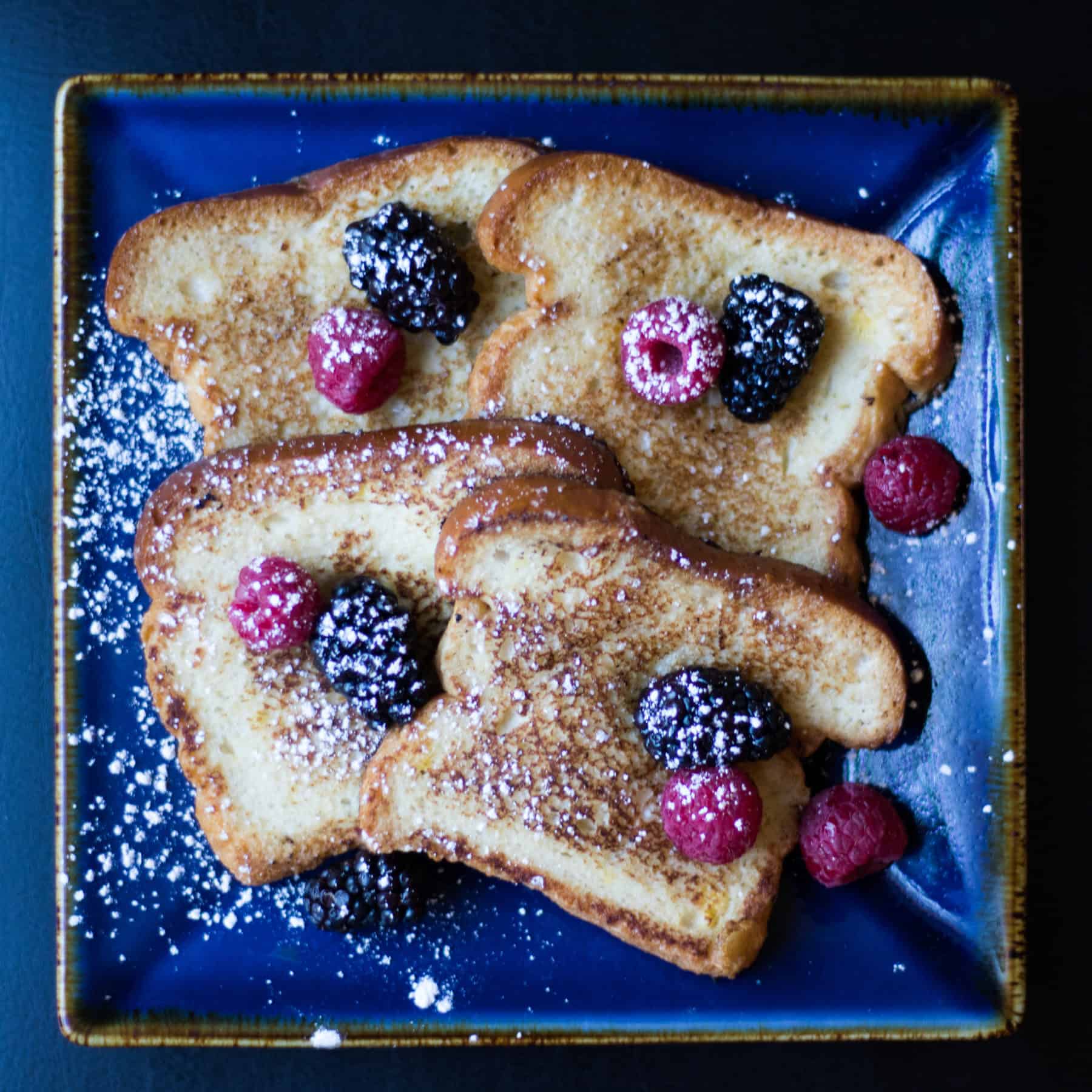French Toast With berries and powdered sugar
