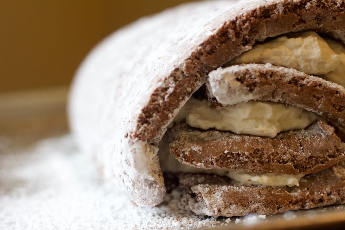 Baileys and Butter Cream Buche de Noel || Erin Brighton | gluten free | Christmas baking | cakes | desserts 