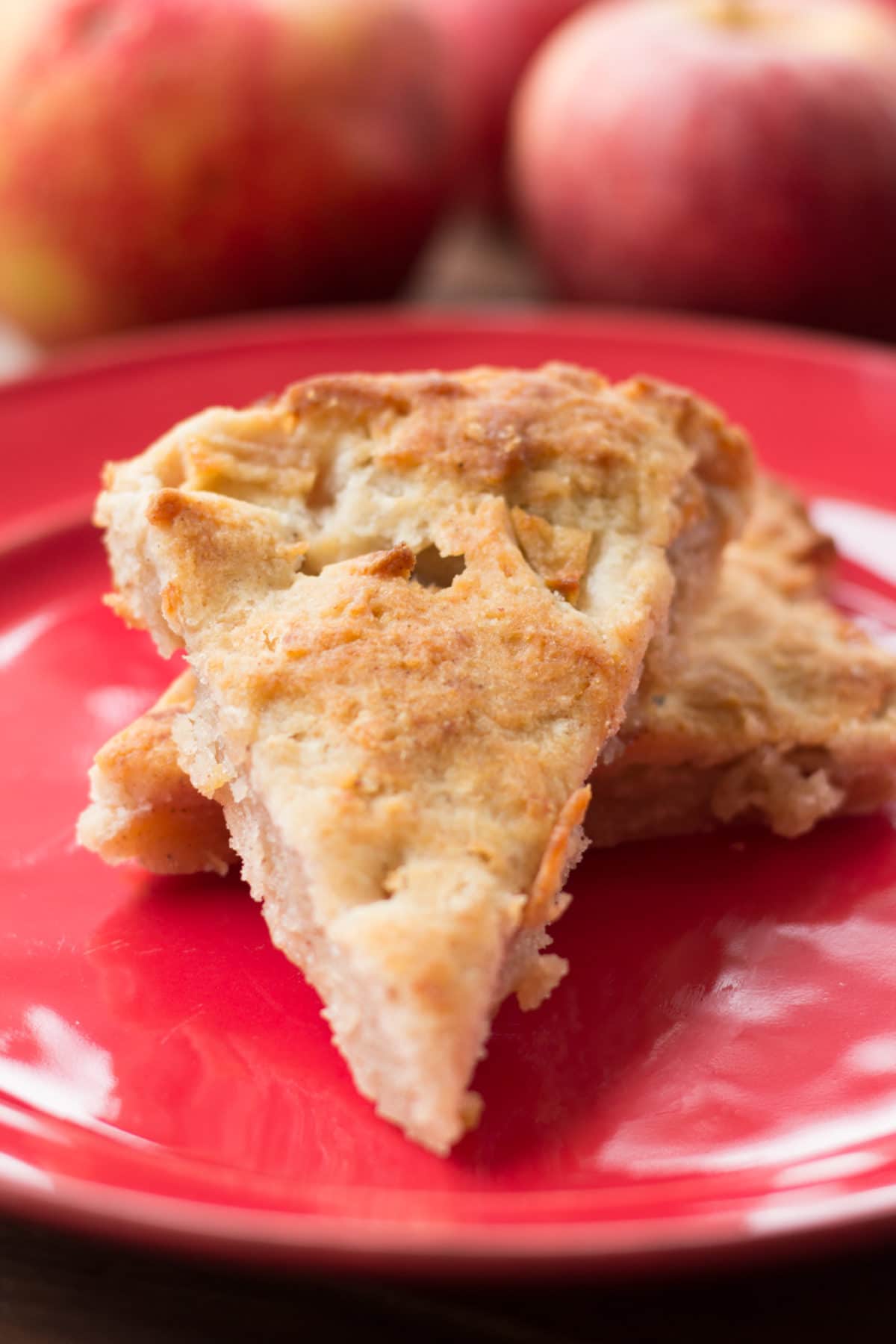 Apple scones with apples