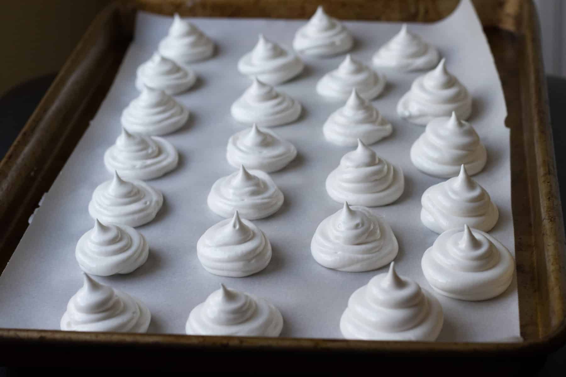 Easy Mini Pavlovas (Aka Meringue Baskets) {Video} Erin Brighton