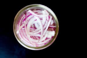 quick pickled red onions - quick and easy!
